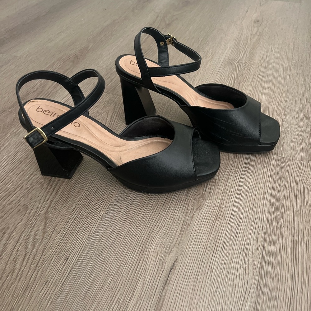 Beira Rio black heeled sandals